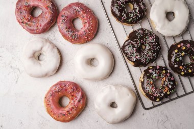  Tren Bisnis Donat: Inovasi dan Peluang Bisnis Cemilan Manis